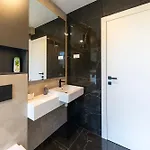 Luxury Sun Garden By Belmont Realty Апартаменти