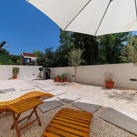 Luxury Sun Garden By Belmont Realty Апартаменти