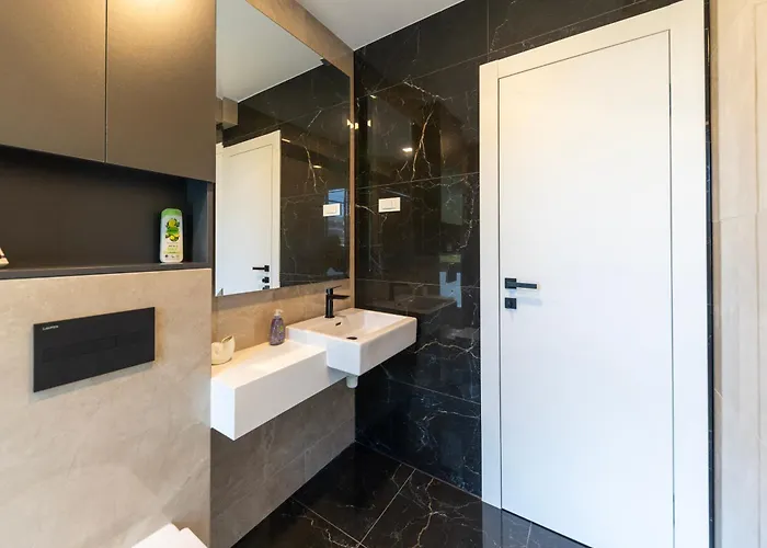 Luxury Sun Garden By Belmont Realty Lägenhet